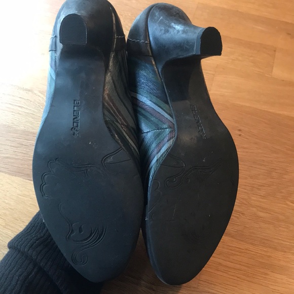 Unique striped shoes - Picture 4 of 5